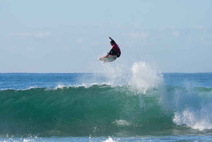 Open J Bay Griffin Faz Boa Estreia Waves