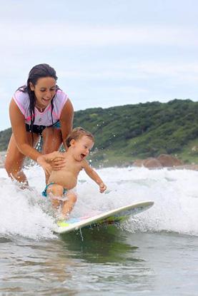 Bebe Surfista Primeiro Passo No Surf Waves