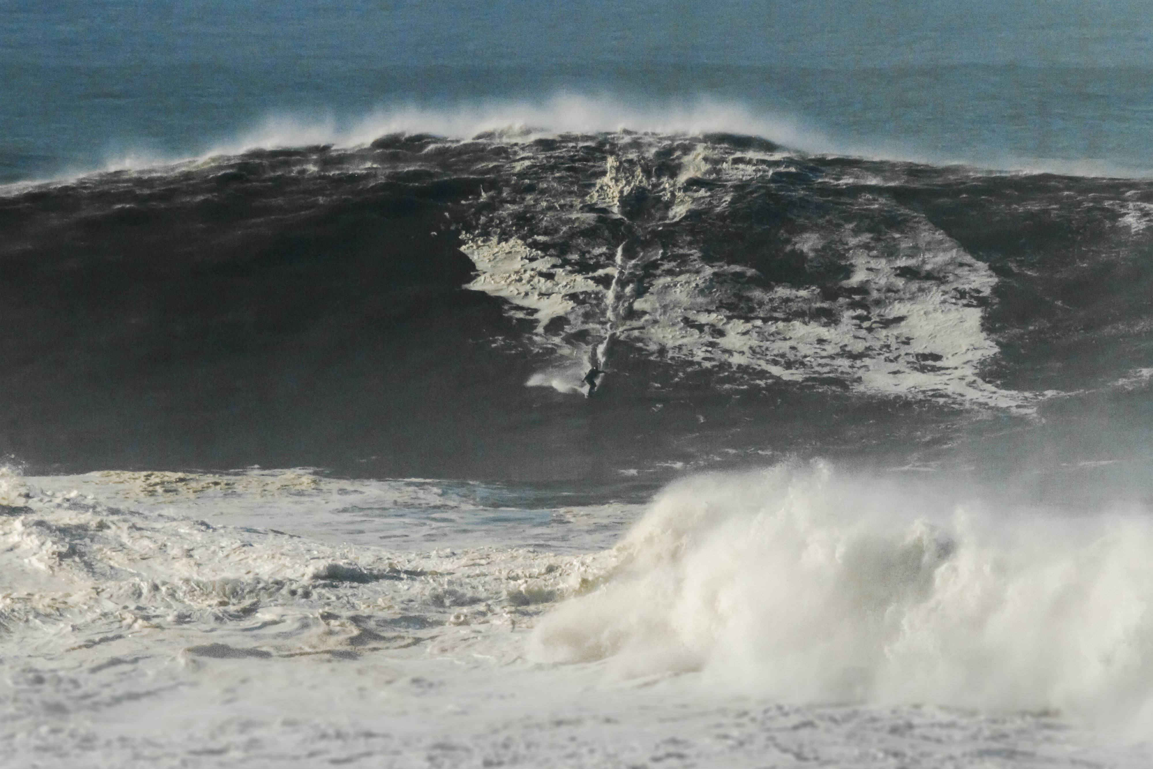 Fabiano Tissot Mar da vida em Nazar Waves