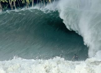 Nias bombástico