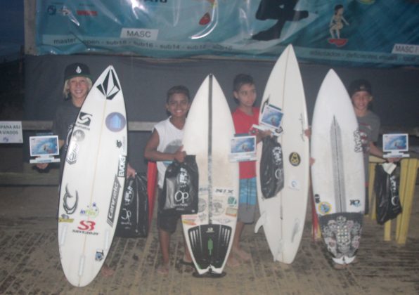 Pódio Sub 10, OP ASJ Kids and Kings 2019, Joaquina, Florianópolis (SC). Foto: Basilio Ruy/P.P07.