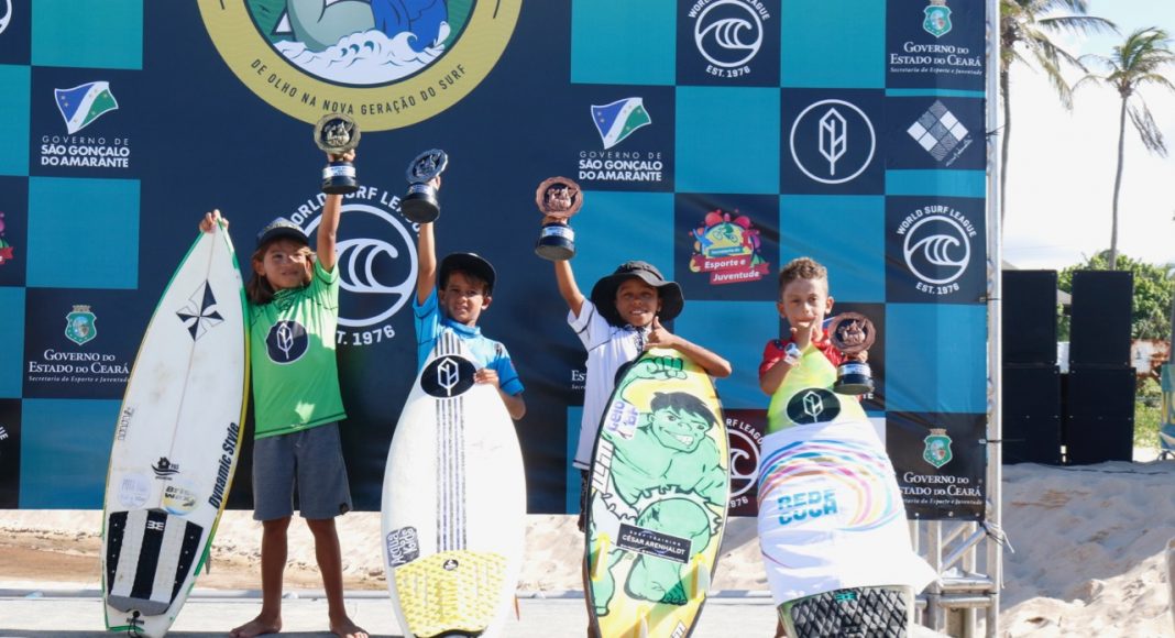 Confira as melhores fotos de surf do concurso da Monster Children