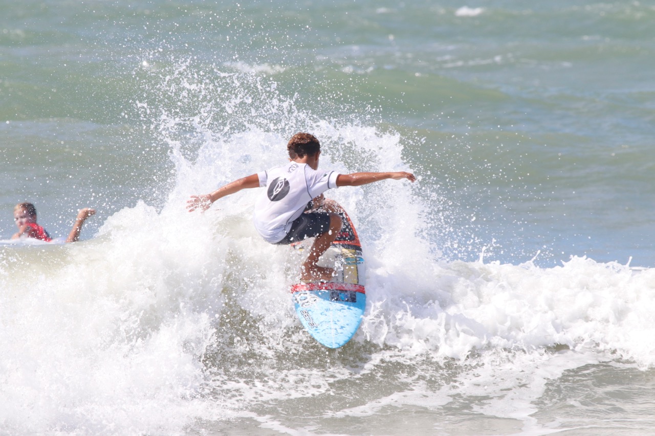 Confira as melhores fotos de surf do concurso da Monster Children