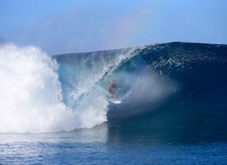 Debutante em Teahupoo