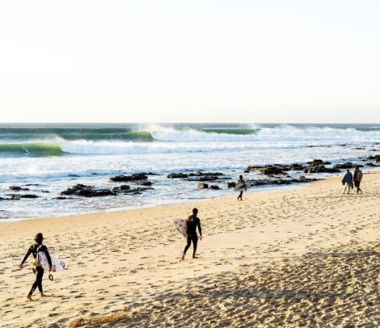 De joelhos em J-Bay