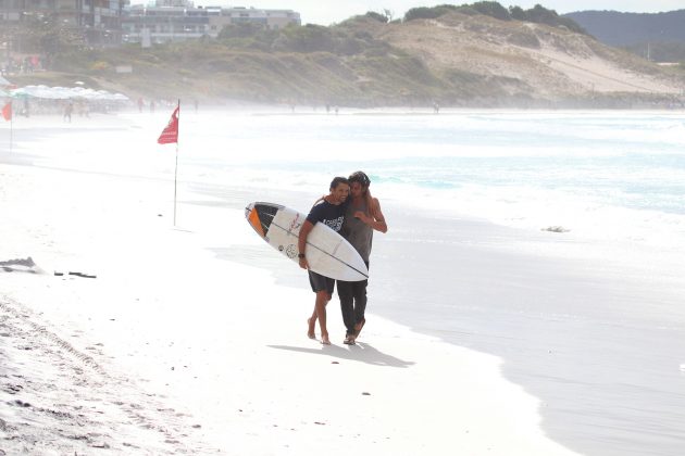 Irmãos Arreyes, Praia do Forte, Cabo Frio (RJ). Foto: @surfetv / @carlosmatiasrj.