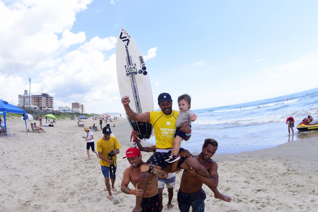 Yuri Gonçalves vence o Portonave Surf Pro.