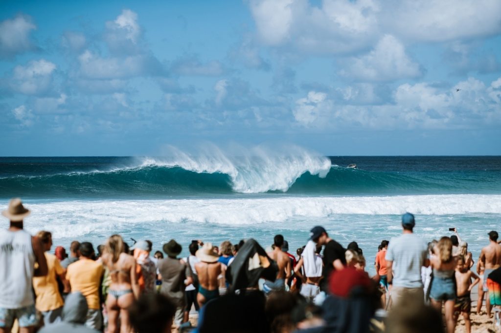 WSL aguarda boas condições para o surfe em Pipeline para reiniciar o evento.