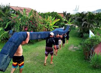 Surfistas combatem poluição