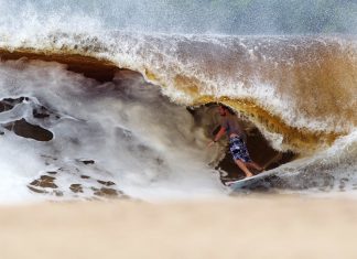 Marinha despeja surfistas