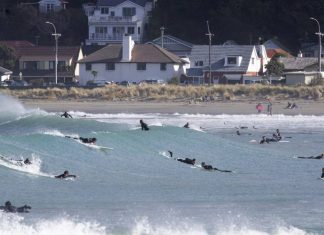 Crowd em Lyall Bay