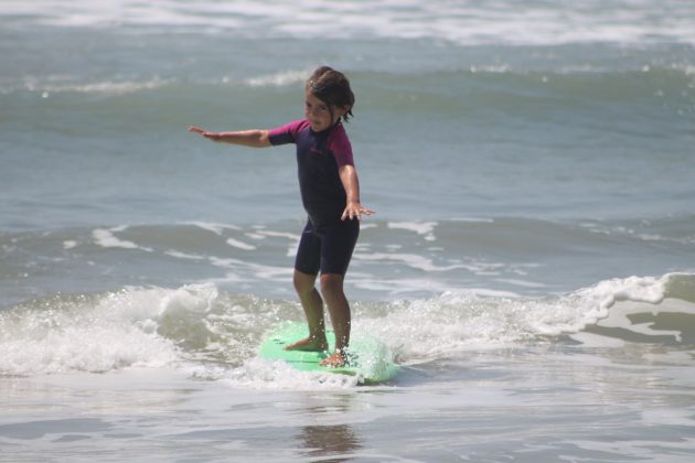 Gabi Koetz, 5 anos, Funcional Surf Kids, Imbituba (SC). Foto: @nortoninacio.