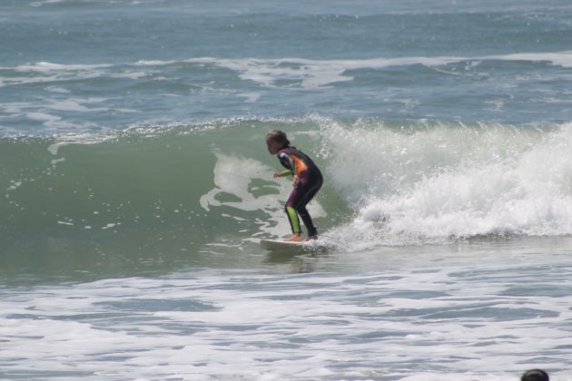 Malu Pires, 8 anos, Funcional Surf Kids, Imbituba (SC). Foto: @nortoninacio.