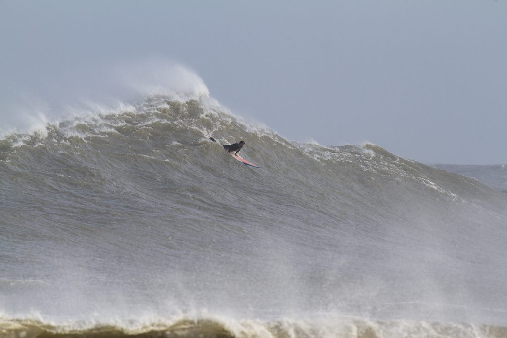 Marco Polo dropa na remada bomba válida para o campeonato na Praia do Cardoso.