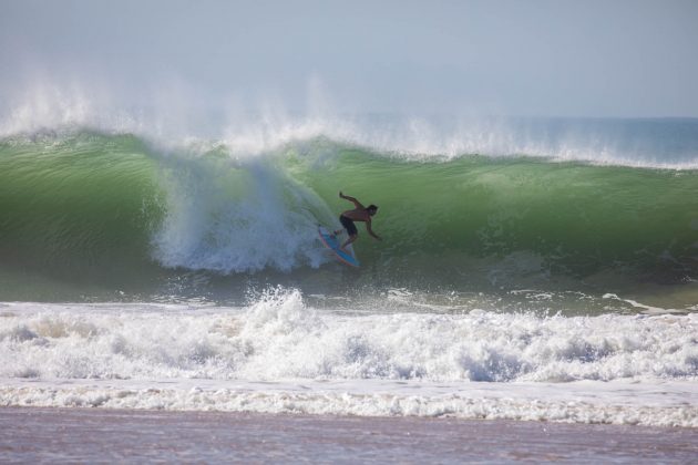 Clay Marzo, Supertubos, Peniche, Portugal. Foto: André Carvalho.