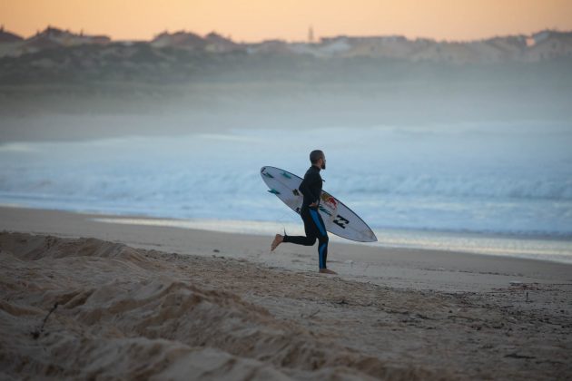 Italo Ferreira, Supertubos, Peniche, Portugal. Foto: André Carvalho.