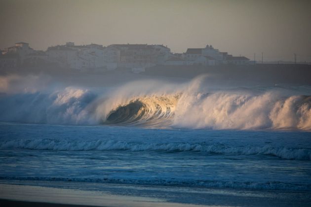 Mar pesado, Supertubos, Peniche, Portugal. Foto: André Carvalho.