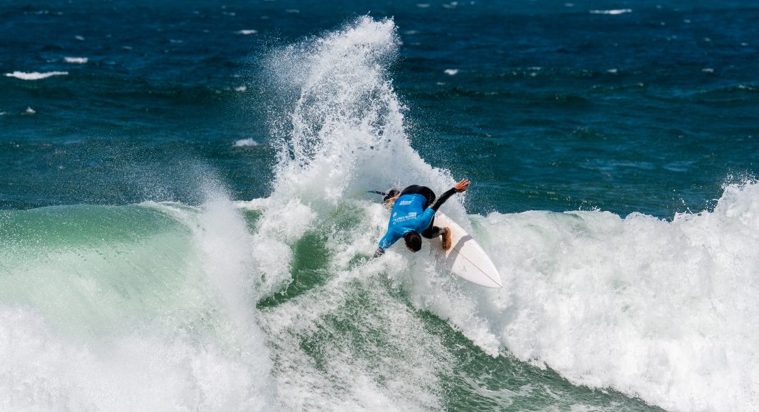 Brasileiro Lucas Silveira conquista QS3000 de Santa Cruz - Surf - Jornal  Record