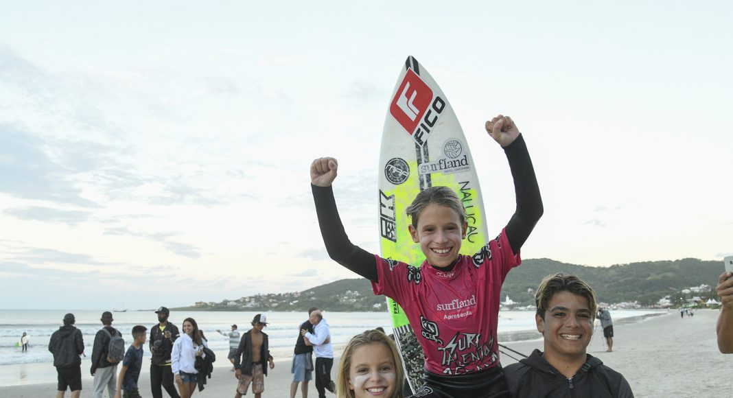 Caua Demski - Sub10 02, Surfland Brasil apresenta Circuito Surf Talentos Oceano 2022, Garopaba (SC). Foto: Marcio David.