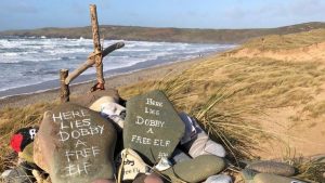 Túmulo de Dobby em Freshwater West.