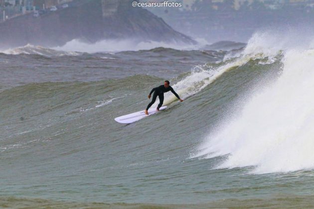 Jaime Viudes, Galhetas, Guarujá (SP). Foto: Cesar Surf Fotos.