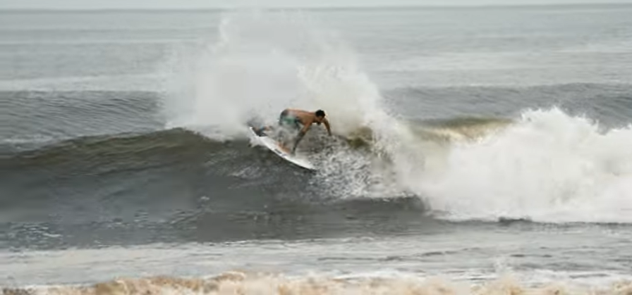 Italo Ferreira, El Salvador