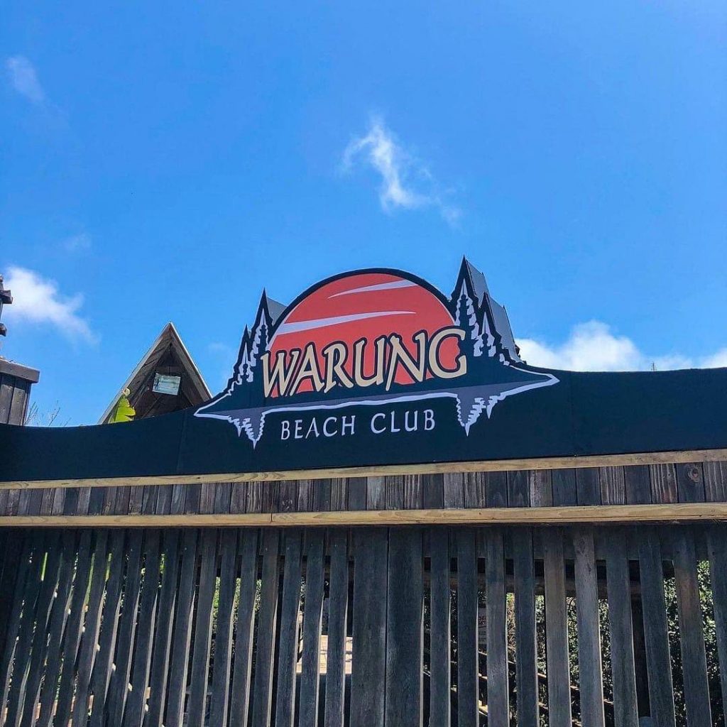 Warung Beach Club é atingido por chamas em Itajaí