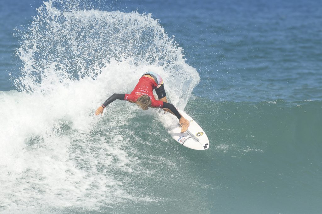 Ryan Kainalo tenta décimo título brasileiro no Mundial Junior da WSL.