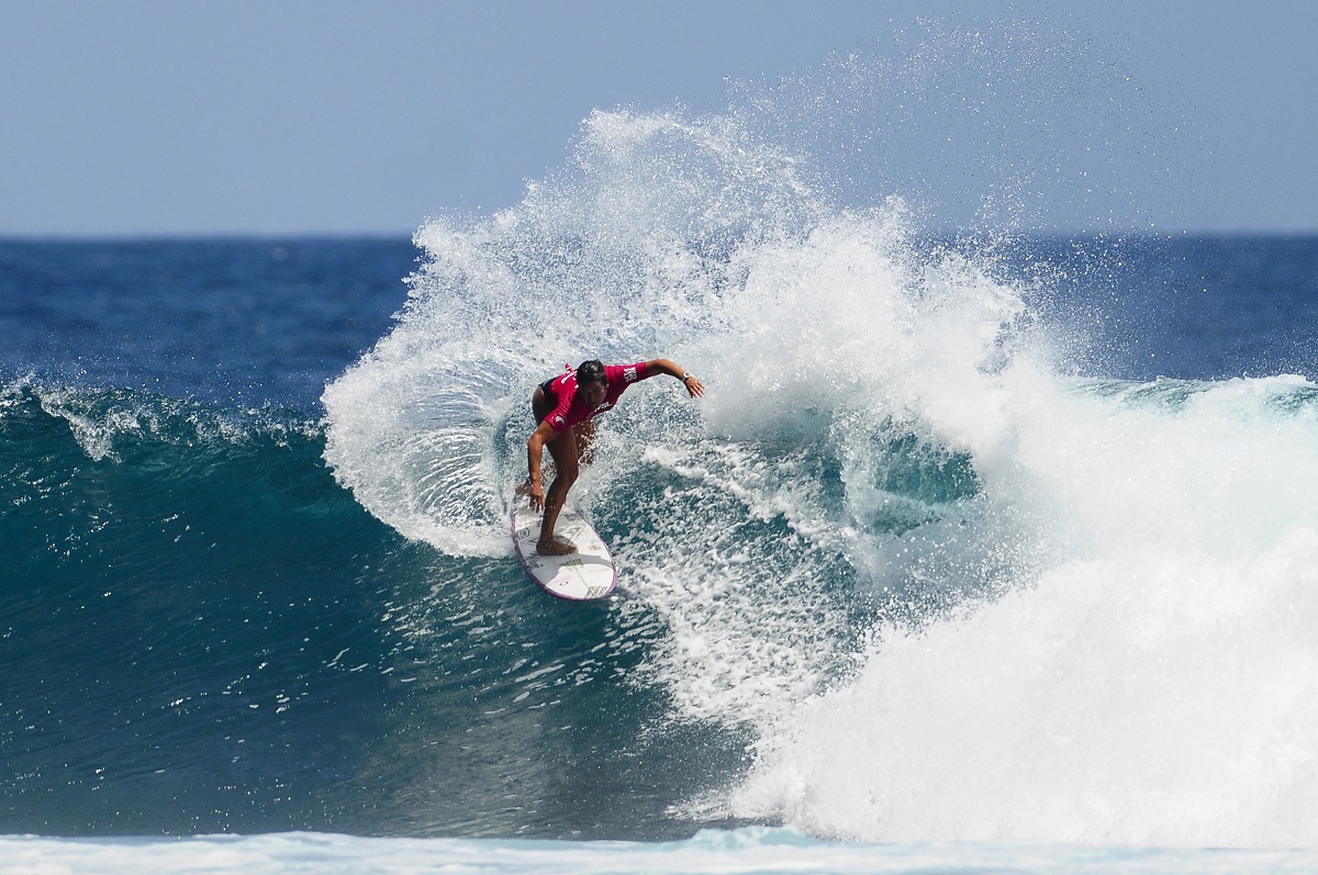 Dominic Barona usa a potência do seu backside nas direitas da Playa La Lobería.