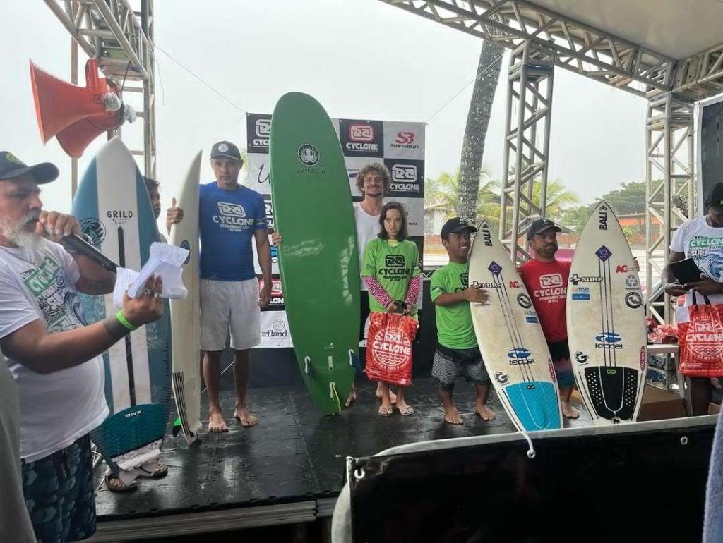 Jade Lie, Campeonato Para Surfing Local, praia do Borete, cidade Itapojuca (PE).