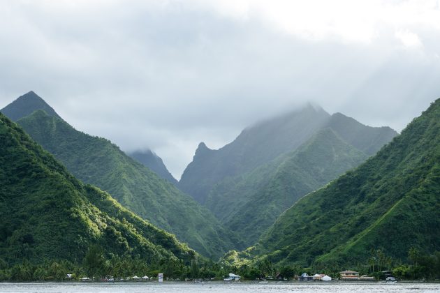 Montanhas, Tahiti Pro 2023, Teahupoo. Foto: WSL / Matt Dunbar.