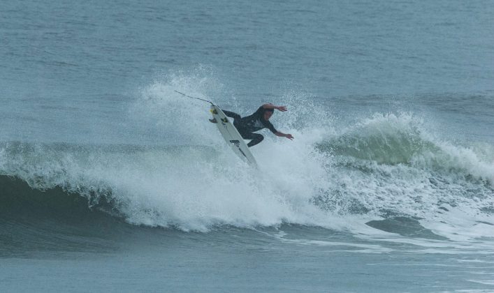 Gabriel Ogasahara, Circuito Imbitubense 2023, Praia da Vila (SC). Foto: @jack_positiveimagens.