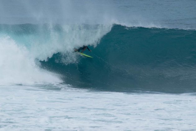 Picuruta entuba em Nihi Sumba, Indonésia. Foto: Arquivo Museu do Surfe de Santos.