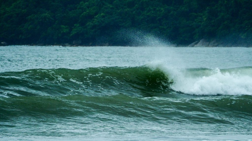 Praia do Sapê, Ubatuba (SP), é palco da primeira etapa do Circuito Lanai Surf 2024.