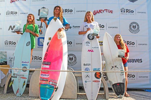 Pódio Sub 16 Masculino, Rio Cidade do Surf, etapa da Praia da Macumba, Rio de Janeiro. Foto: Luciano Cabal.