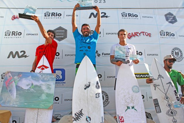 Pódio Profissional Masculino, Rio Cidade do Surf, etapa da Praia da Macumba, Rio de Janeiro. Foto: Luciano Cabal.