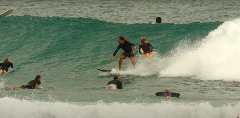 Snapper Rocks - janeiro 2024 - video crowd intenso.