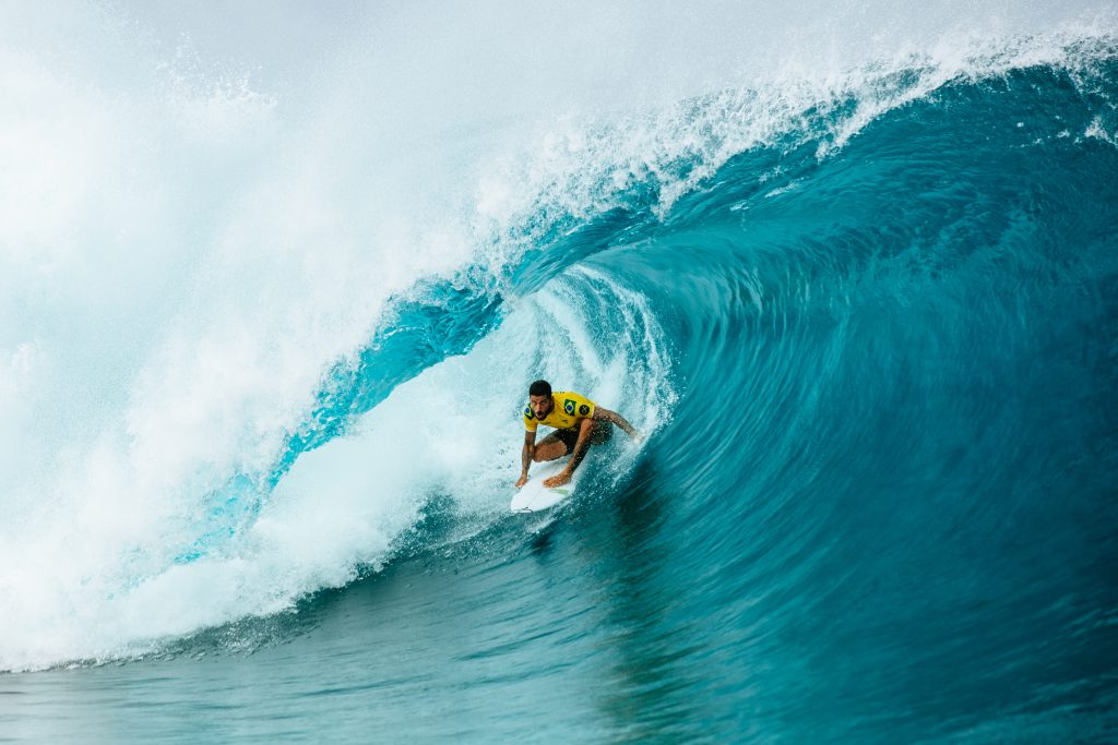 Filipe Toledo na etapa de Teahupoo em 2023