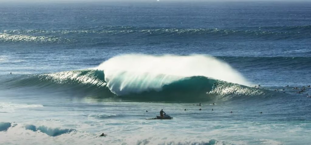 Pipeline março 2024 - frame filme No Fixe Adress Billabong.