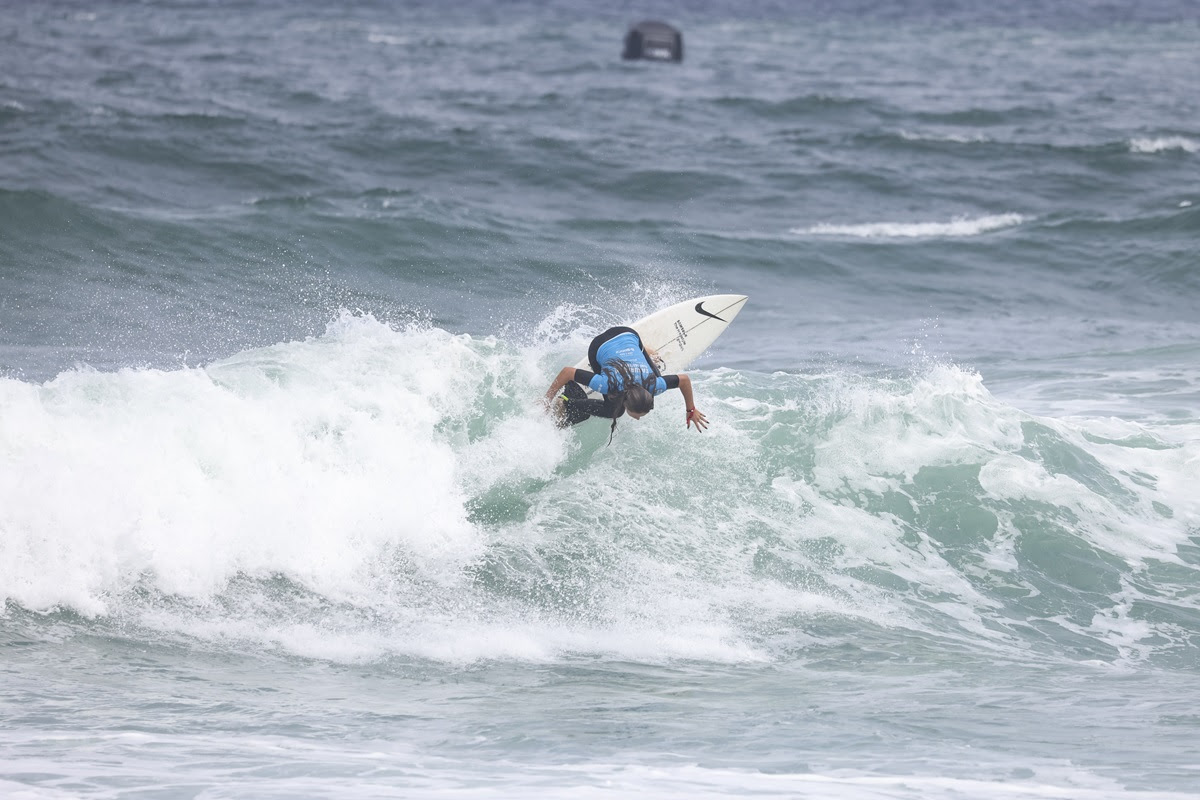 Laura Raupp segue na liderança do ranking da WSL South America.