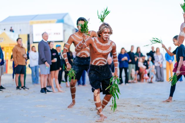 Cerimônia de abertura, Gold Coast Pro 2024, Snapper Rocks, Austrália. Foto: WSL / Andrew Shield.