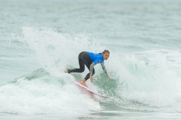 Kauanny de Souza, Surf Talentos Oceano, Garopaba (SC). Foto: Márcio David.