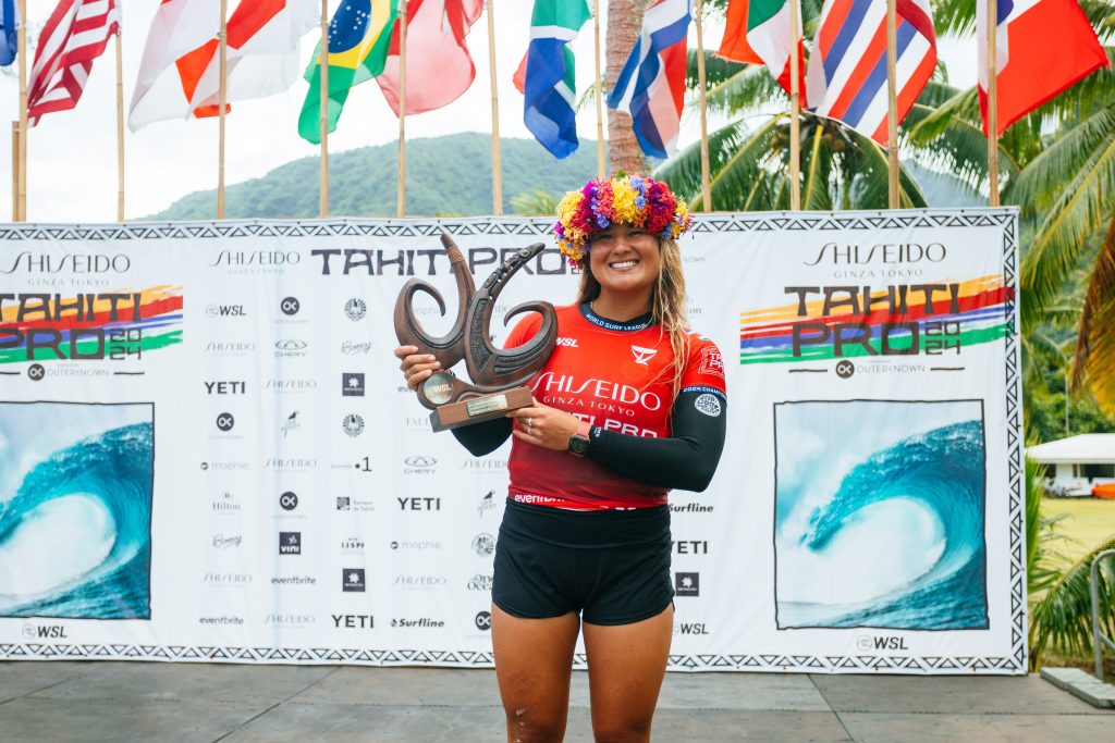 Brisa Hennessy fica pela segunda vez em segundo lugar no Tahiti Pro.