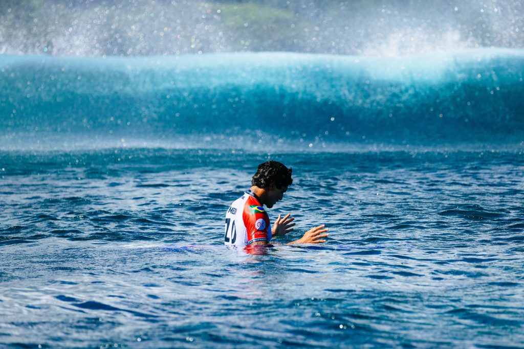 Gabriel Medina está próxima de mais uma final em Teahupoo.