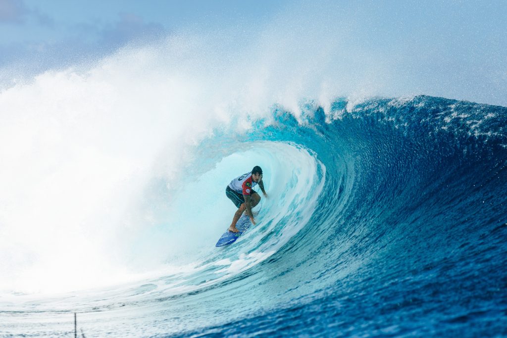 Gabriel Medina segue na luta pelo terceiro título do Tahiti Pro.