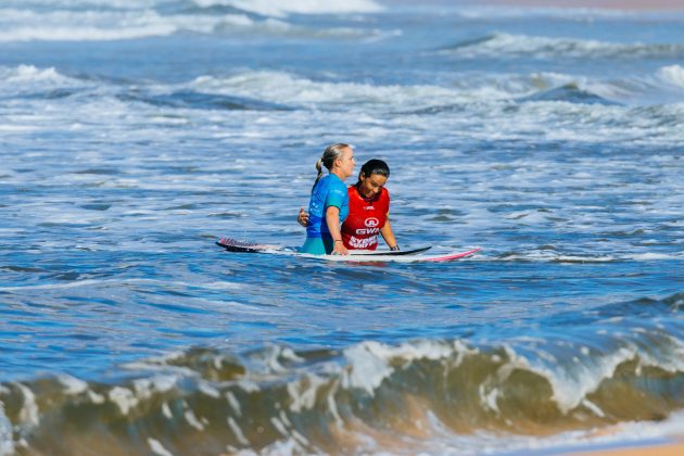 Isabella Nichols e Sally Fitzgibbons, Sydney Surf Pro 2024, North Narrabeen, New South Wales, Austrália. Foto: WSL / Cait Miers.