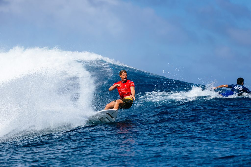 John John Florence supera Gabriel Medina na semifinal do Tahiti Pro 2024.