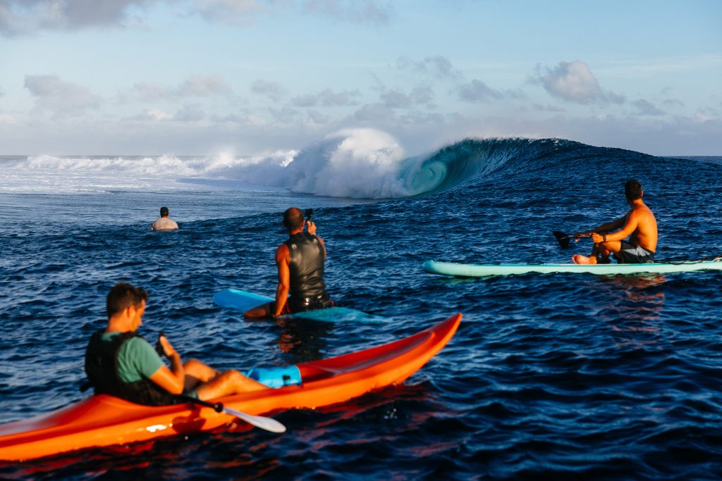 Teahupoo deve bombar para as finais do Tahiti Pro 2024.