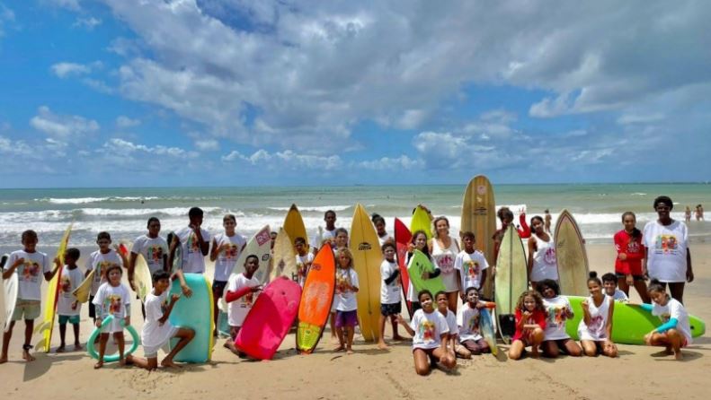Ação da ONG Todas para o Mar em Maracaípe, Pernambuco.