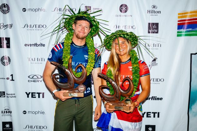 John John Florence e Brisa Hennessy, Tahiti Pro 2024, Teahupoo. Foto: WSL / Matt Dunbar.